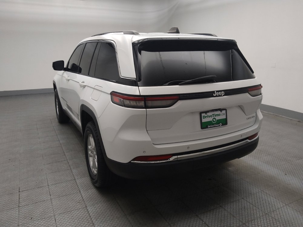 Used 2024 Jeep Grand Cherokee Laredo w/ Trailer Tow Package RWD image 5
