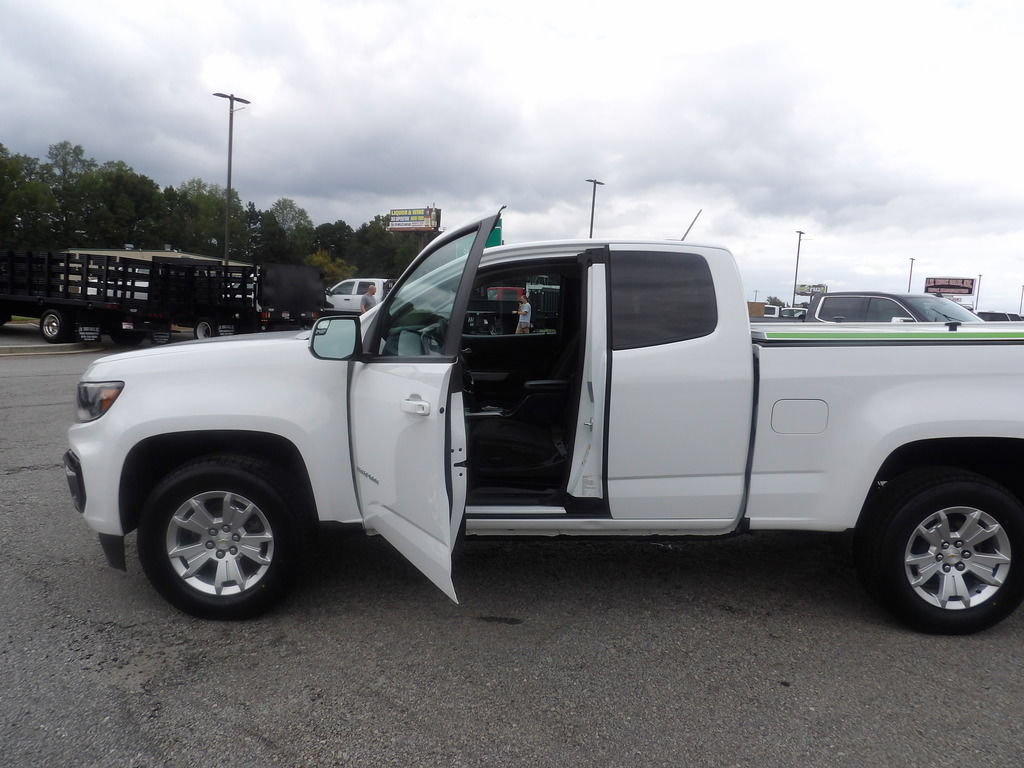 Used 2022 Chevrolet Colorado LT AWD/4WD image 13