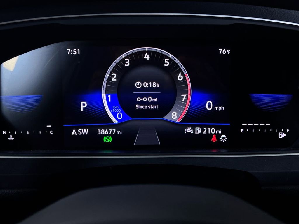 Used 2024 Volkswagen Tiguan SE image 14