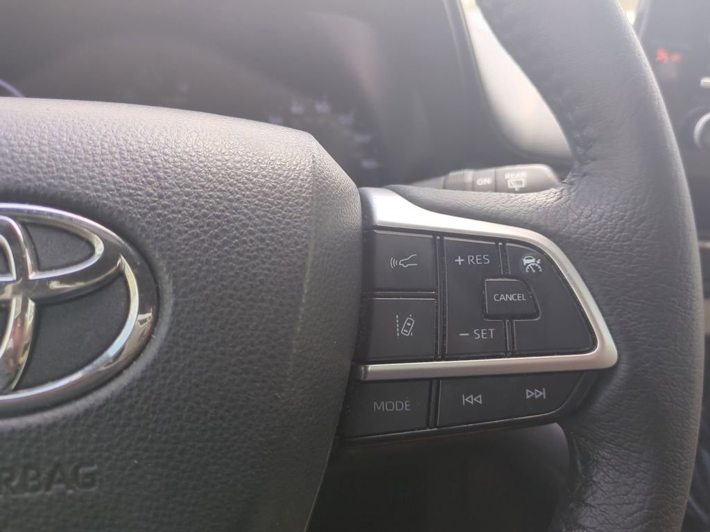 Used 2021 Toyota Sienna XLE FWD image 35