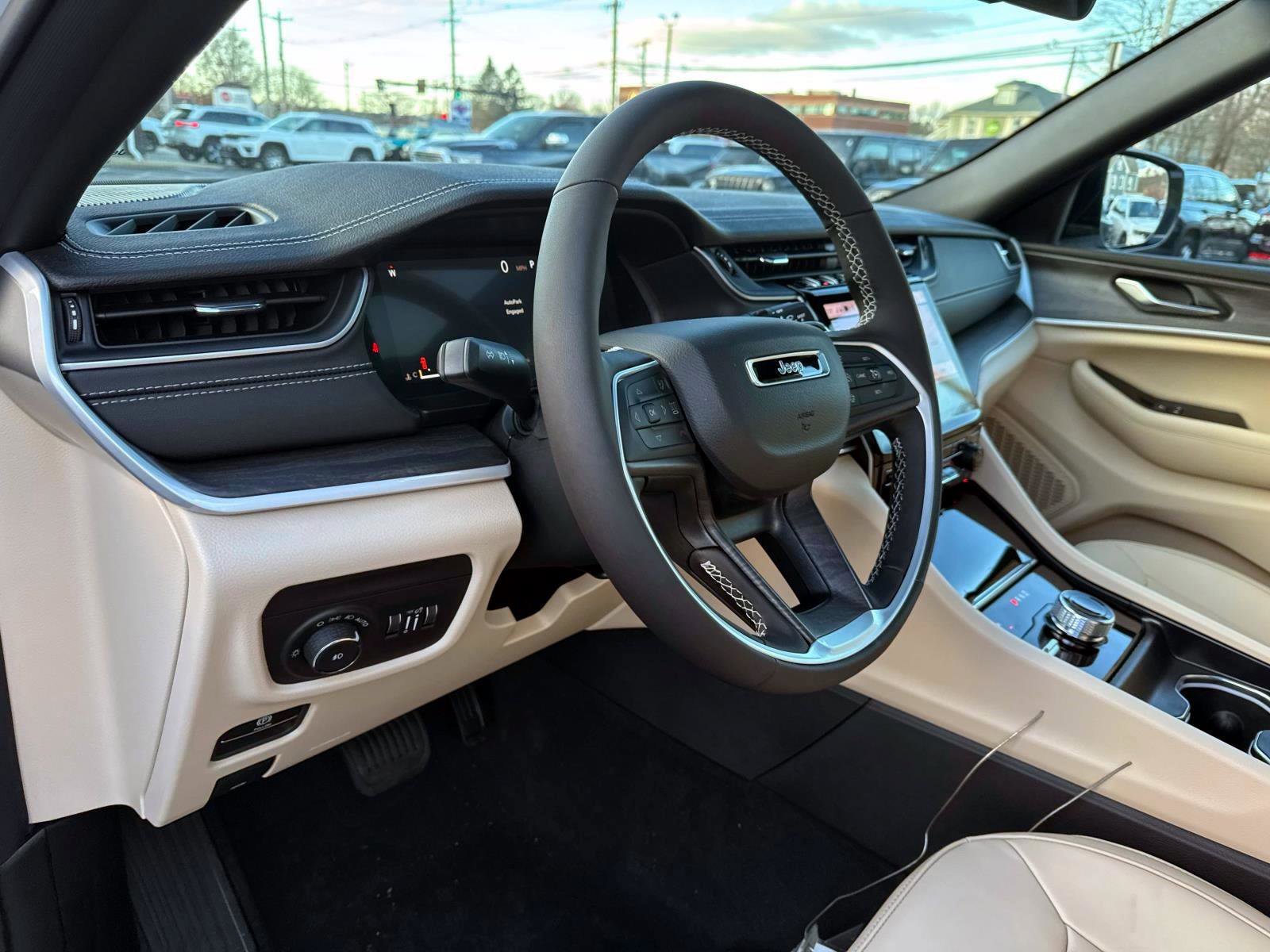 New 2025 Jeep Grand Cherokee Limited image 9