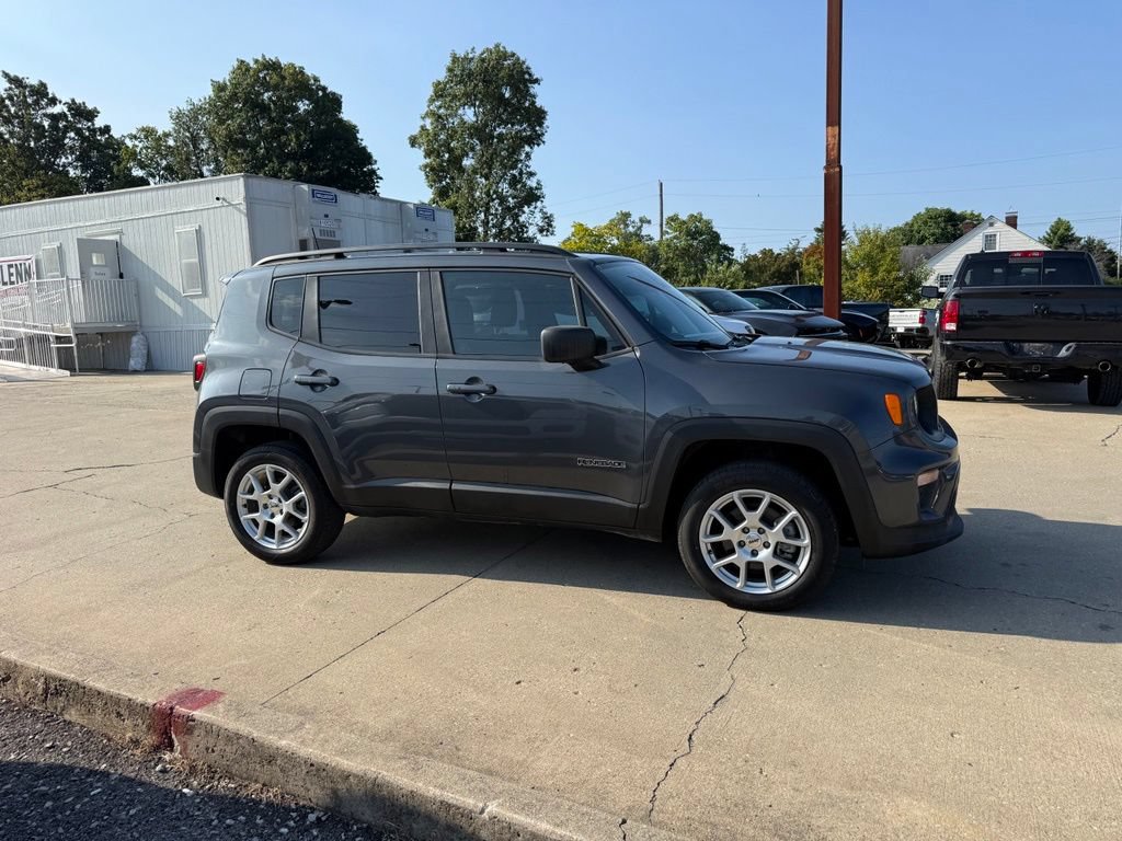 Used 2022 Jeep Renegade Latitude AWD/4WD image 5