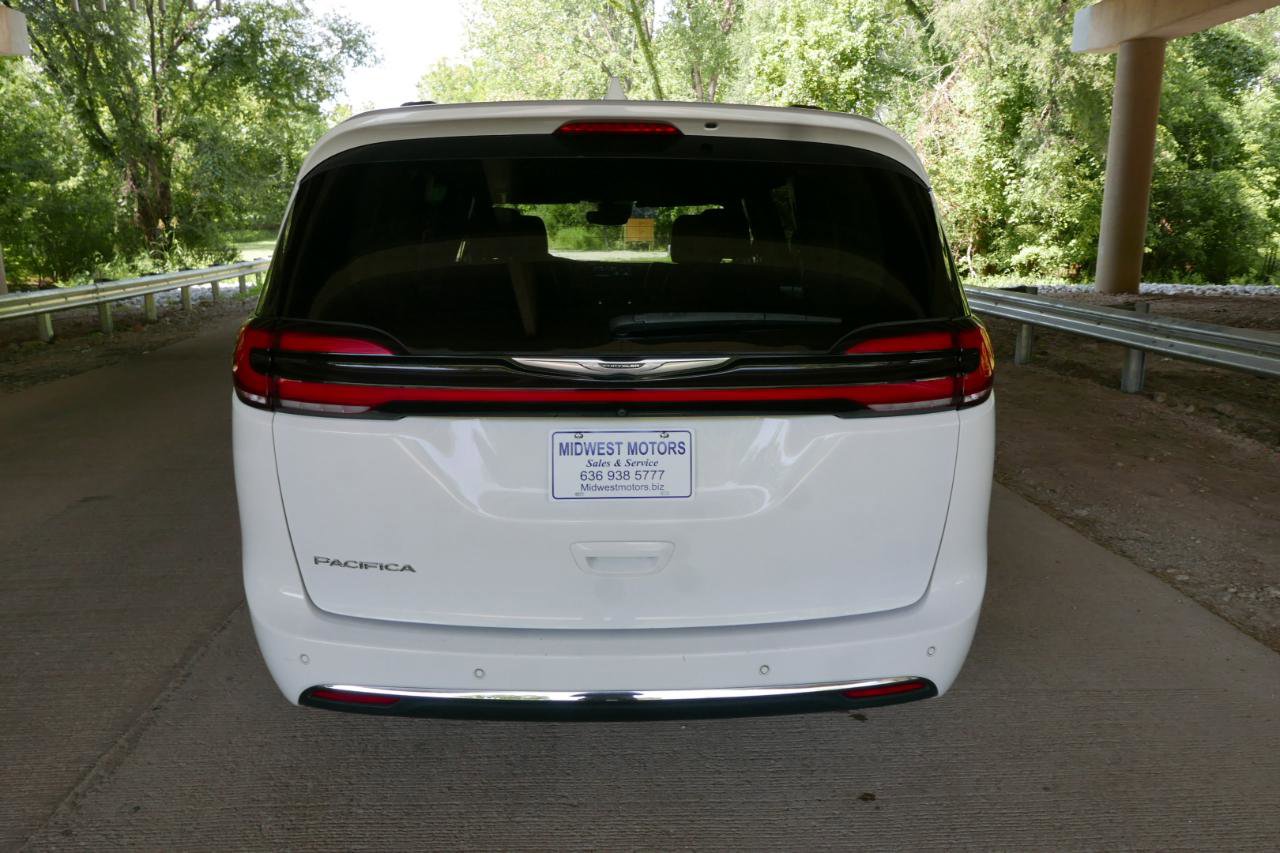 Used 2021 Chrysler Pacifica Touring-L FWD image 32