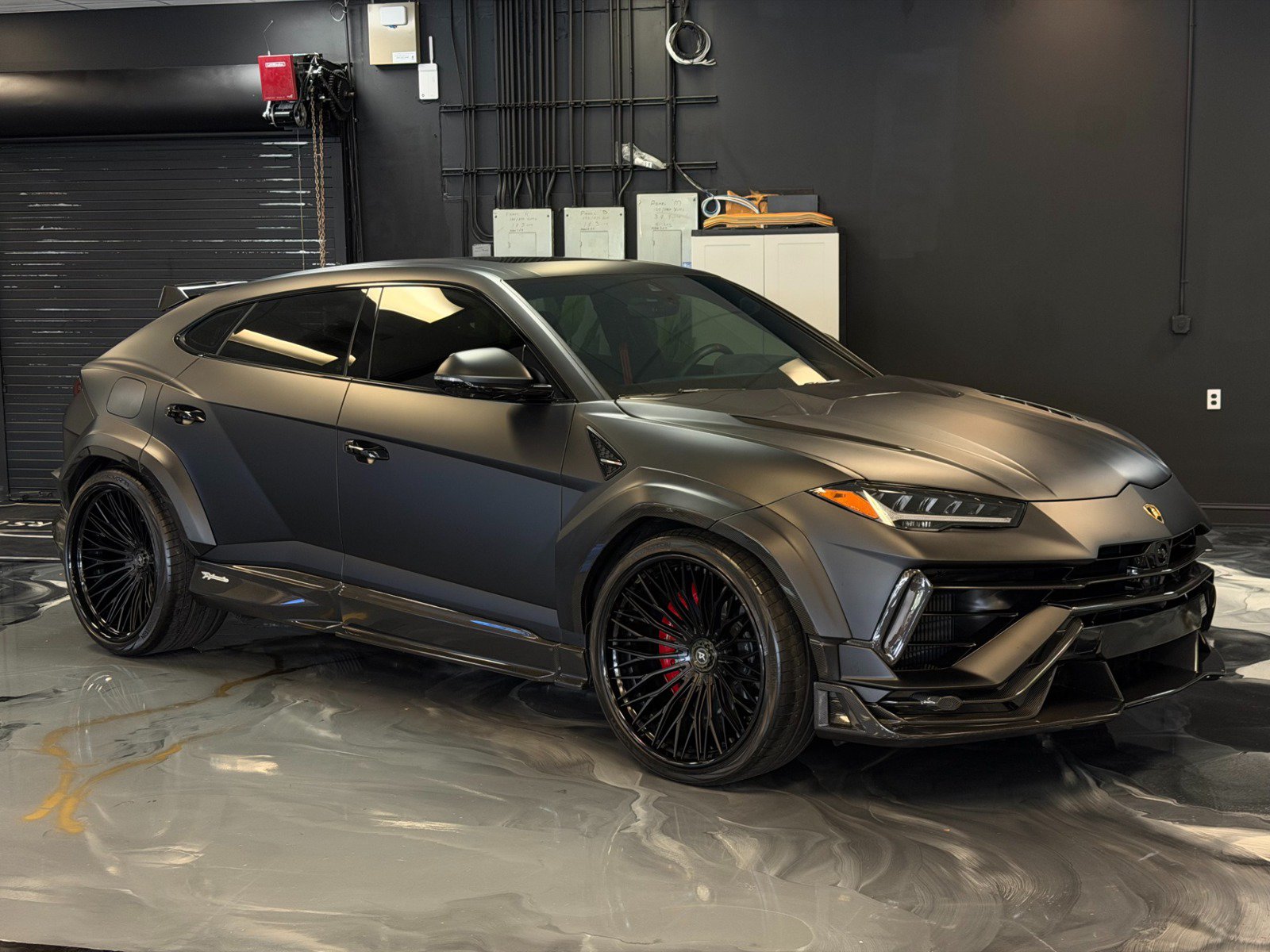 Used 2023 Lamborghini Urus Performante AWD/4WD image 1
