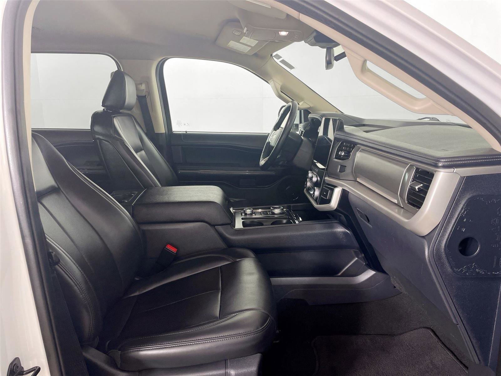 Used 2024 Ford Expedition XLT image 29