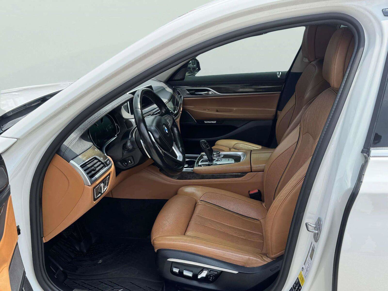 Used 2016 BMW 750i xDrive AWD/4WD image 17