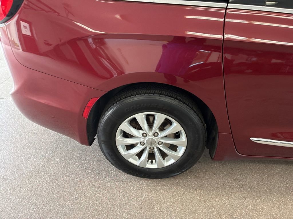 Used 2018 Chrysler Pacifica Touring-L Plus FWD image 42