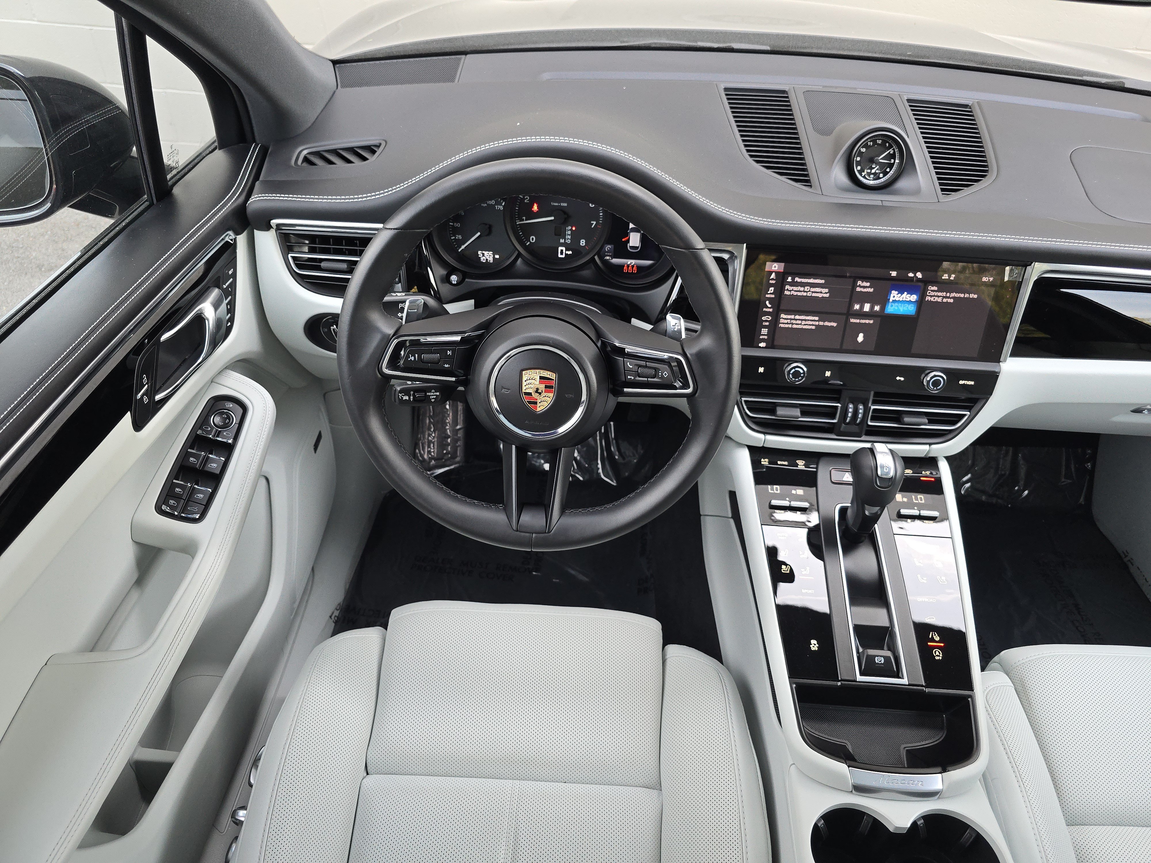 Certified 2026 Porsche Macan AWD/4WD image 25