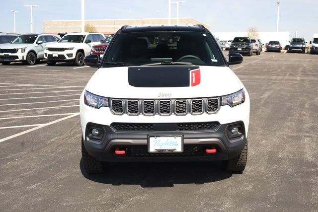 Used 2025 Jeep Compass Trailhawk image 3