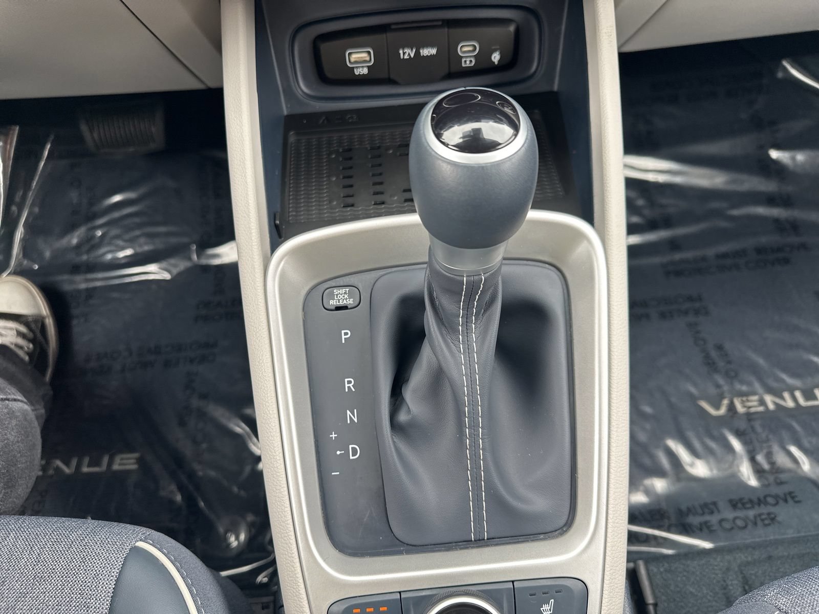 Used 2025 Hyundai Venue Limited FWD image 55