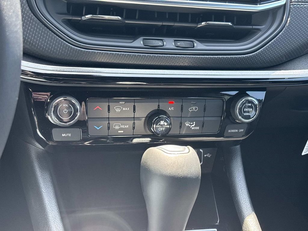 New 2026 Jeep Compass Latitude image 18