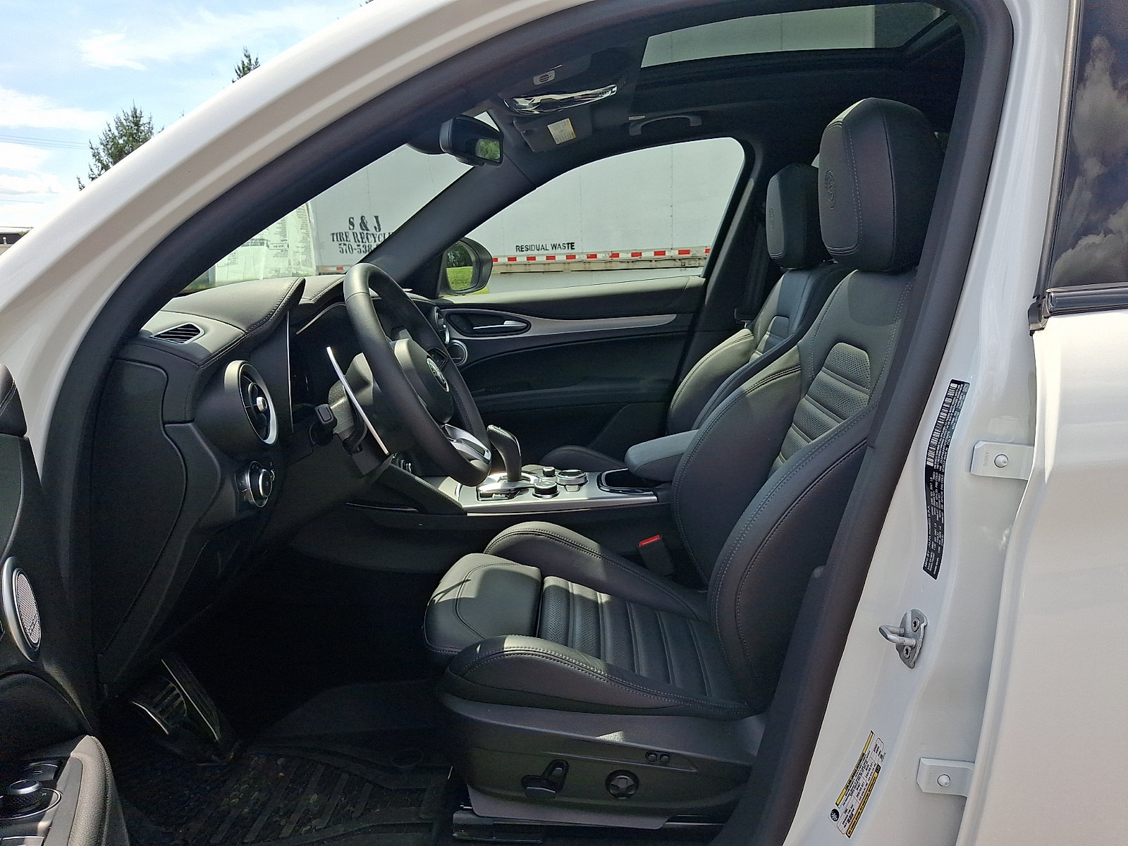New 2025 Alfa Romeo Stelvio Sprint AWD/4WD image 11