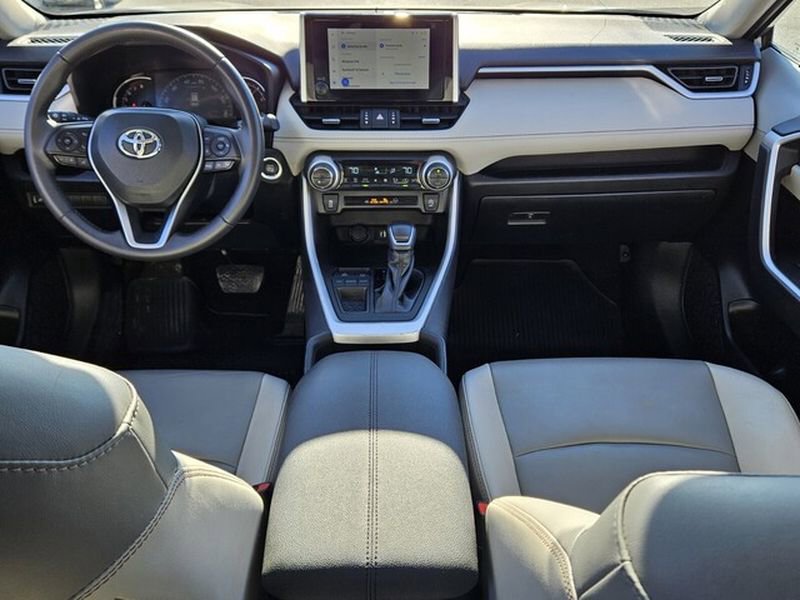 Used 2023 Toyota RAV4 XLE Premium image 10