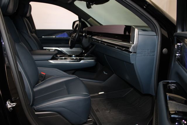 Certified 2025 Cadillac Escalade IQ Sport 2 w/ LPO, ONYX Package AWD/4WD image 19