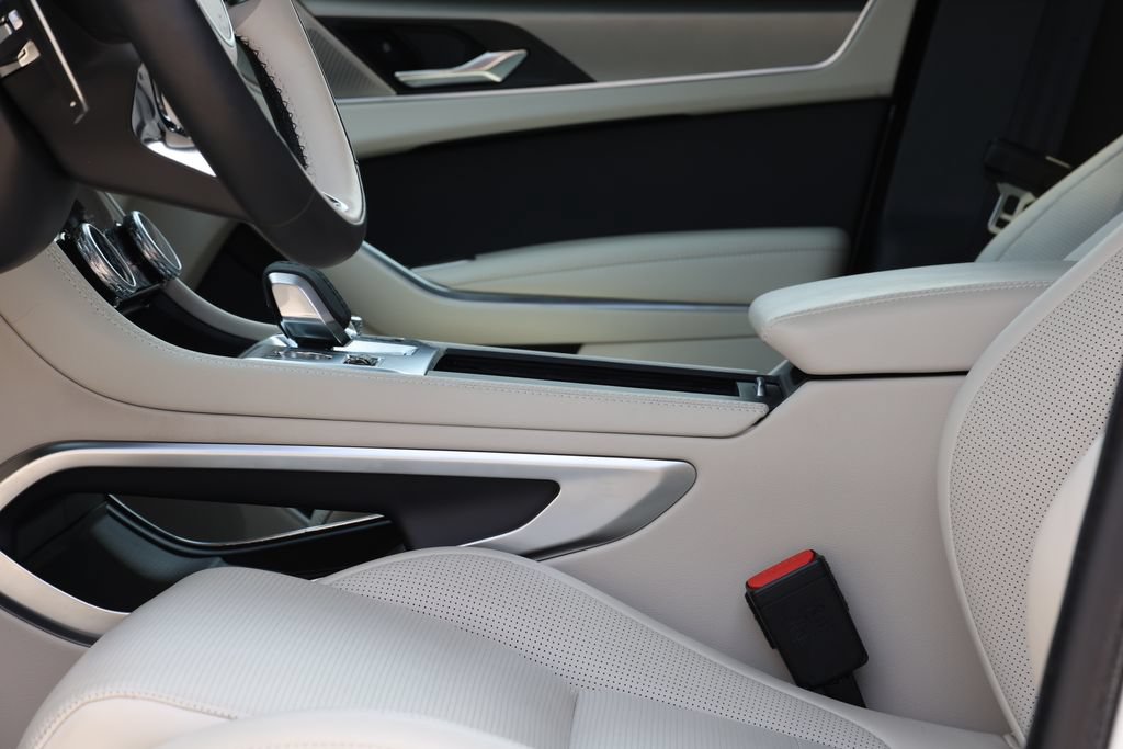 Certified 2026 Jaguar F-PACE R-Dynamic S AWD/4WD image 14