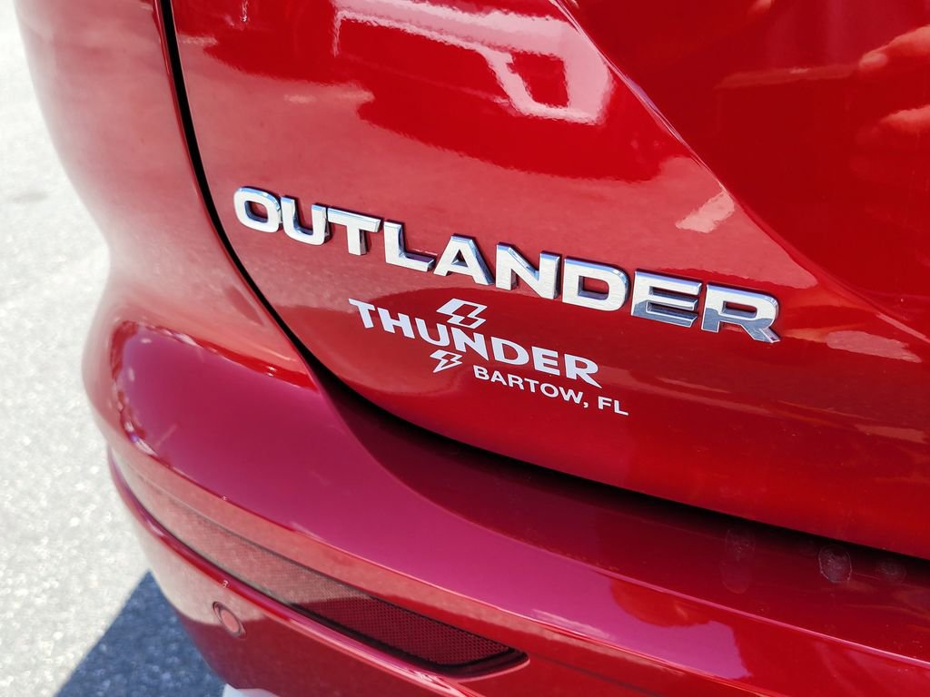 Used 2024 Mitsubishi Outlander SE Black Edition image 6