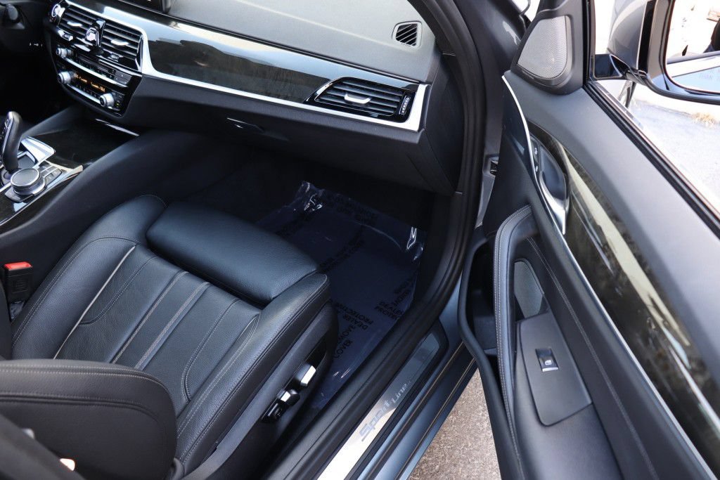 Used 2017 BMW 540i w/ Premium Package RWD image 30