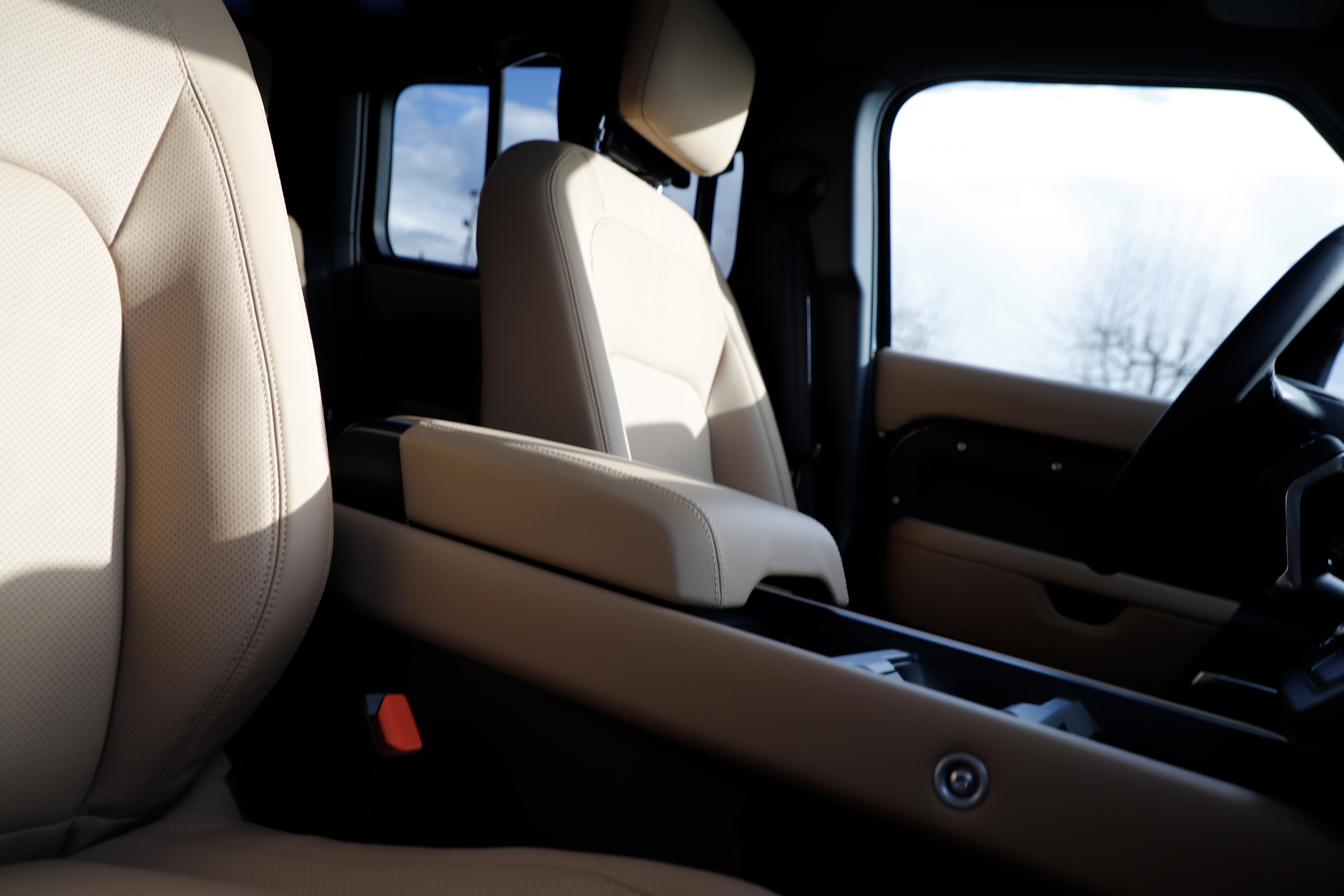 New 2026 Land Rover Defender 110 X-Dynamic SE image 11