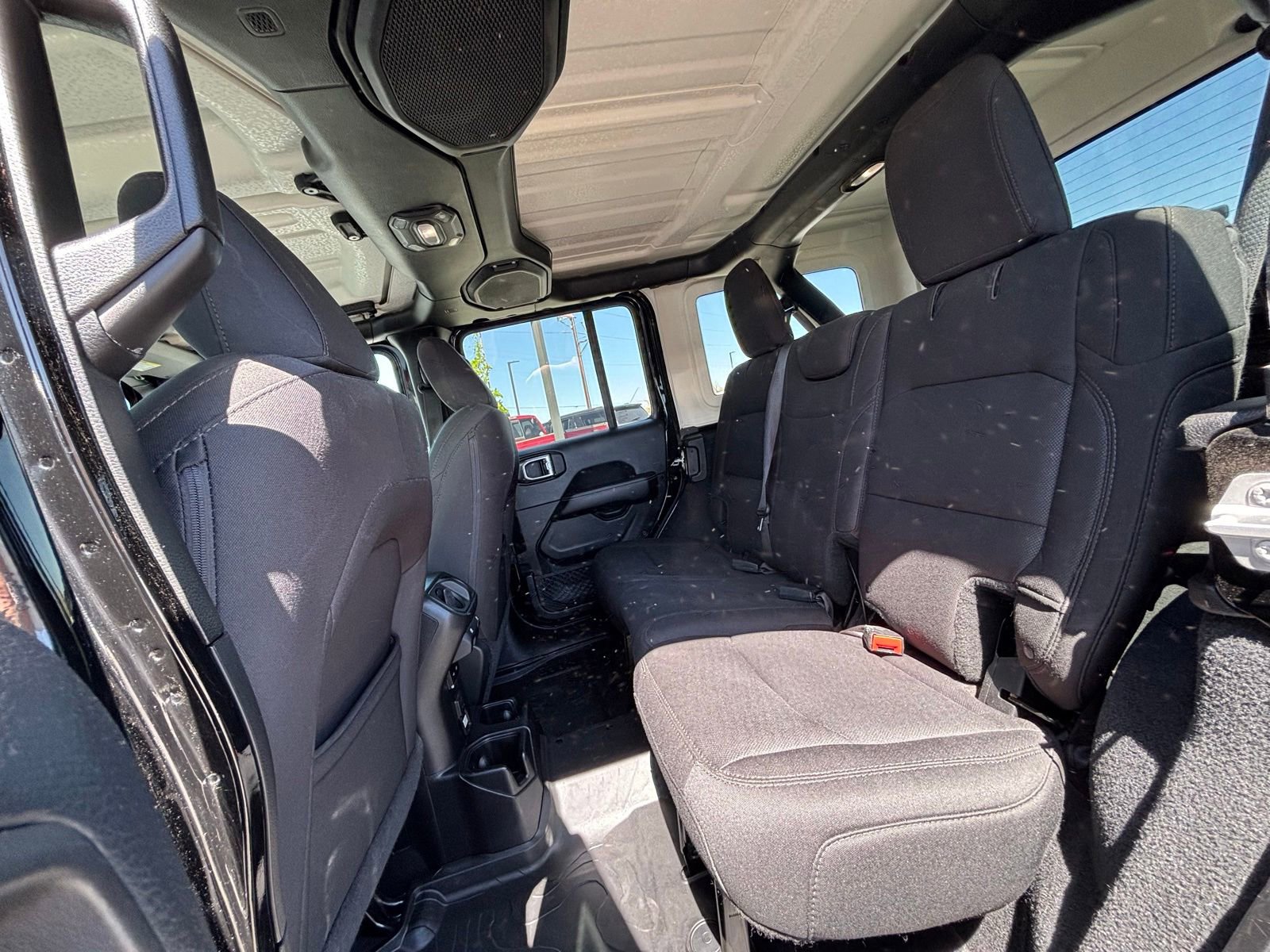 Used 2018 Jeep Wrangler Unlimited Sahara w/ Uconnect 4C Nav & Sound Group AWD/4WD image 19