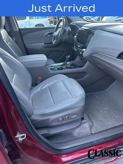 Used 2020 Chevrolet Traverse LT w/ Driver Confidence II Package image 17