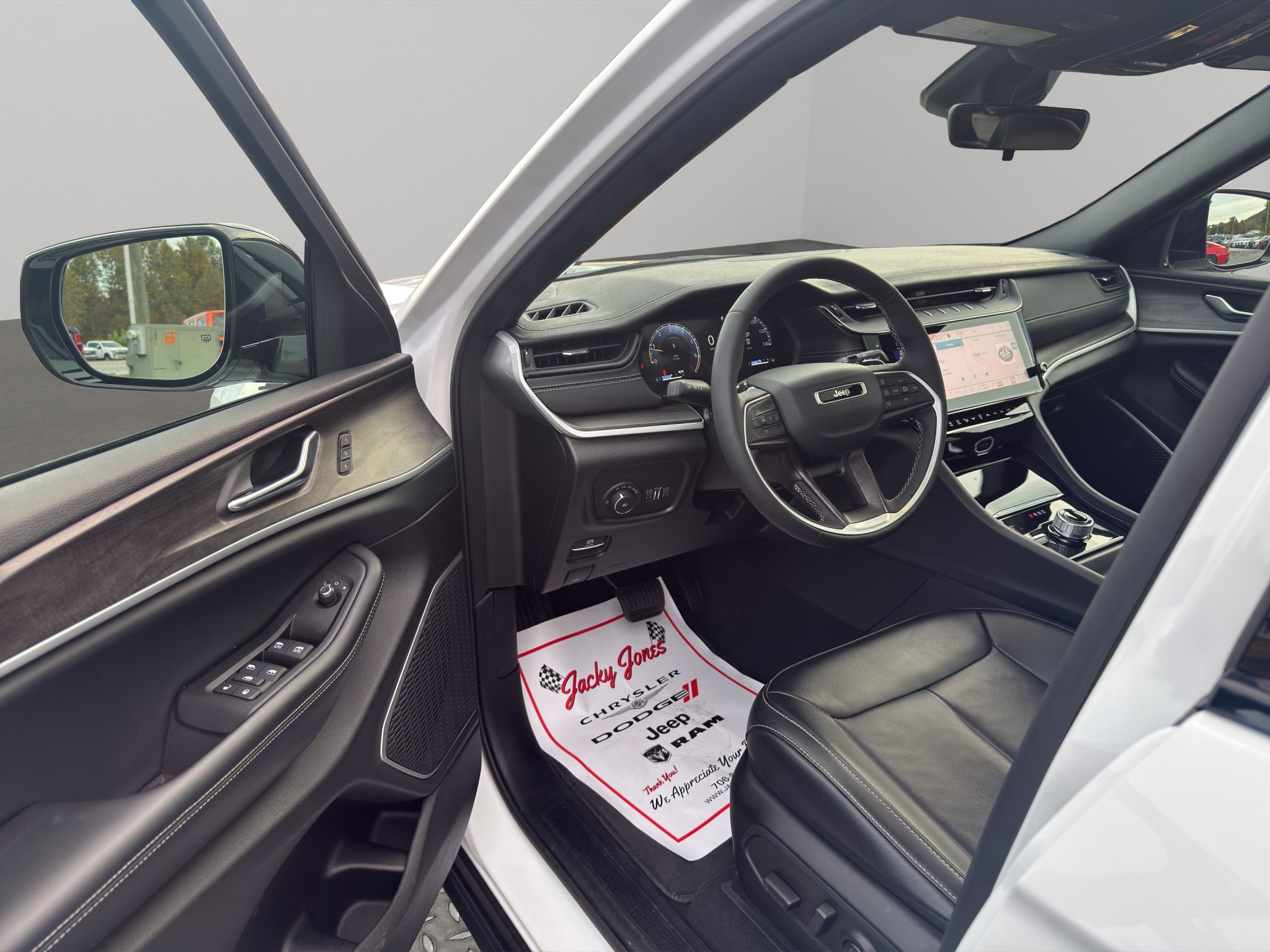 Used 2026 Jeep Grand Cherokee Limited AWD/4WD image 6