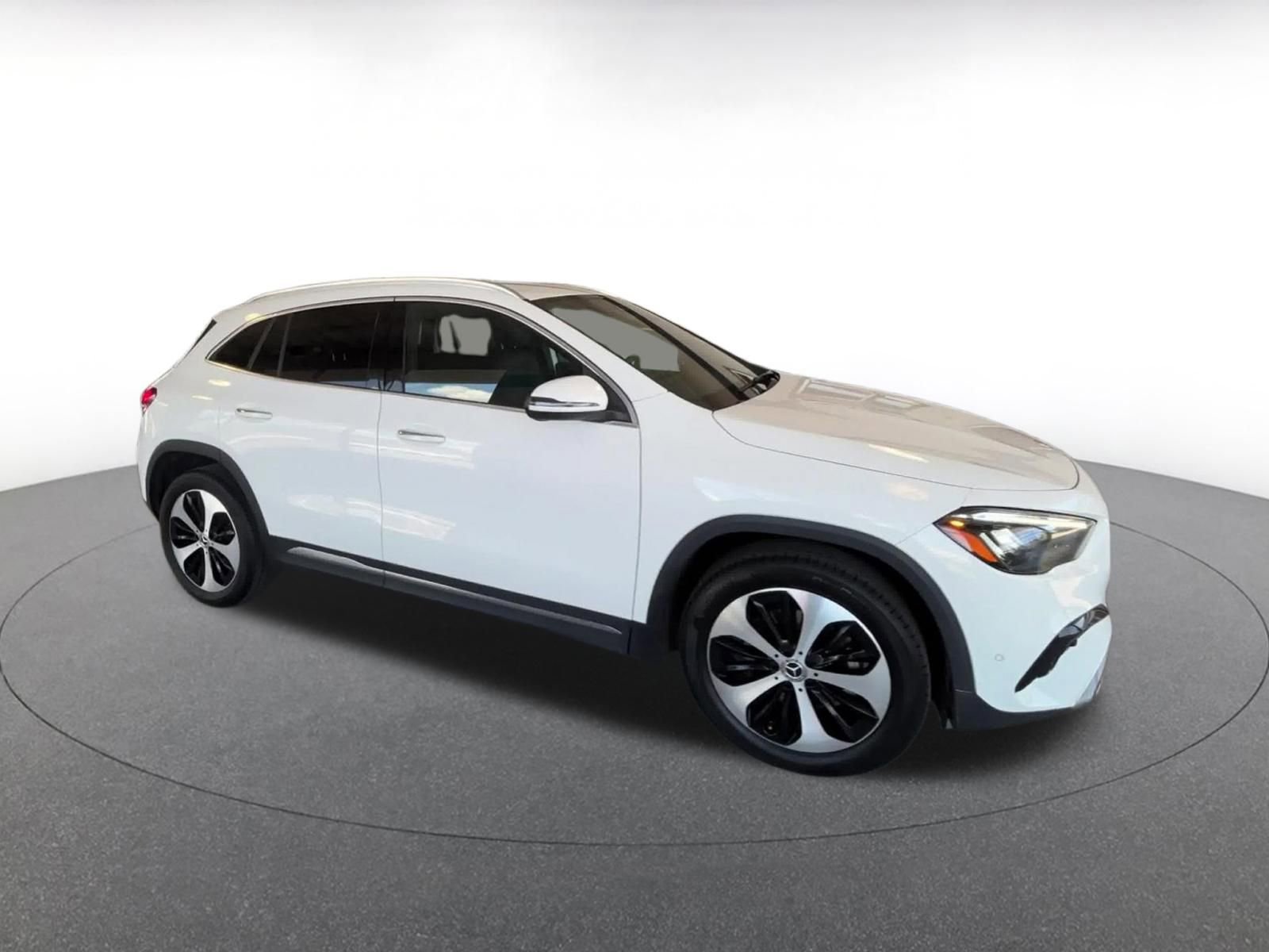 Used 2025 Mercedes-Benz GLA 250 4MATIC image 2