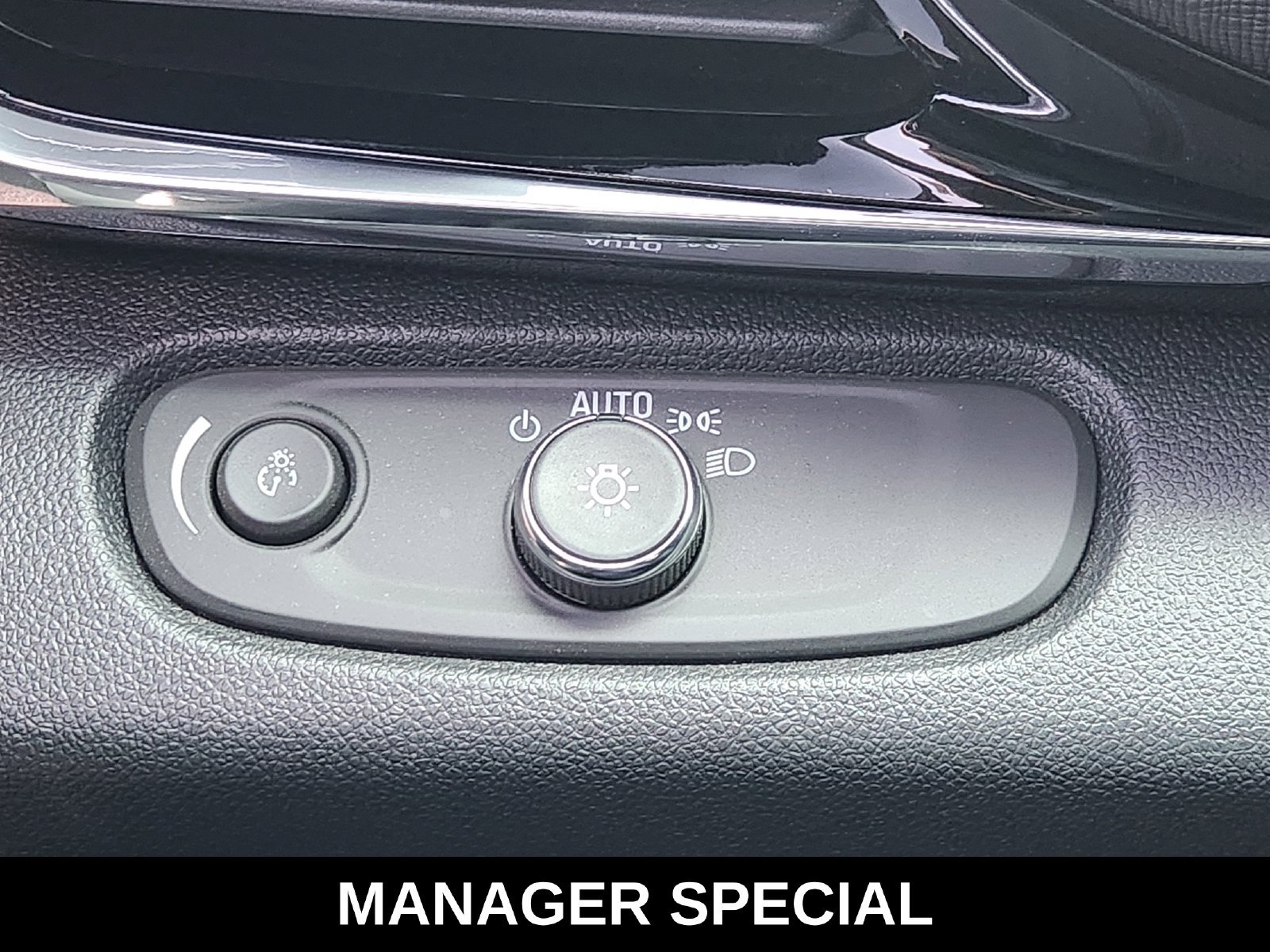 Certified 2025 Buick Envista Sport Touring w/ Convenience I Package FWD image 27