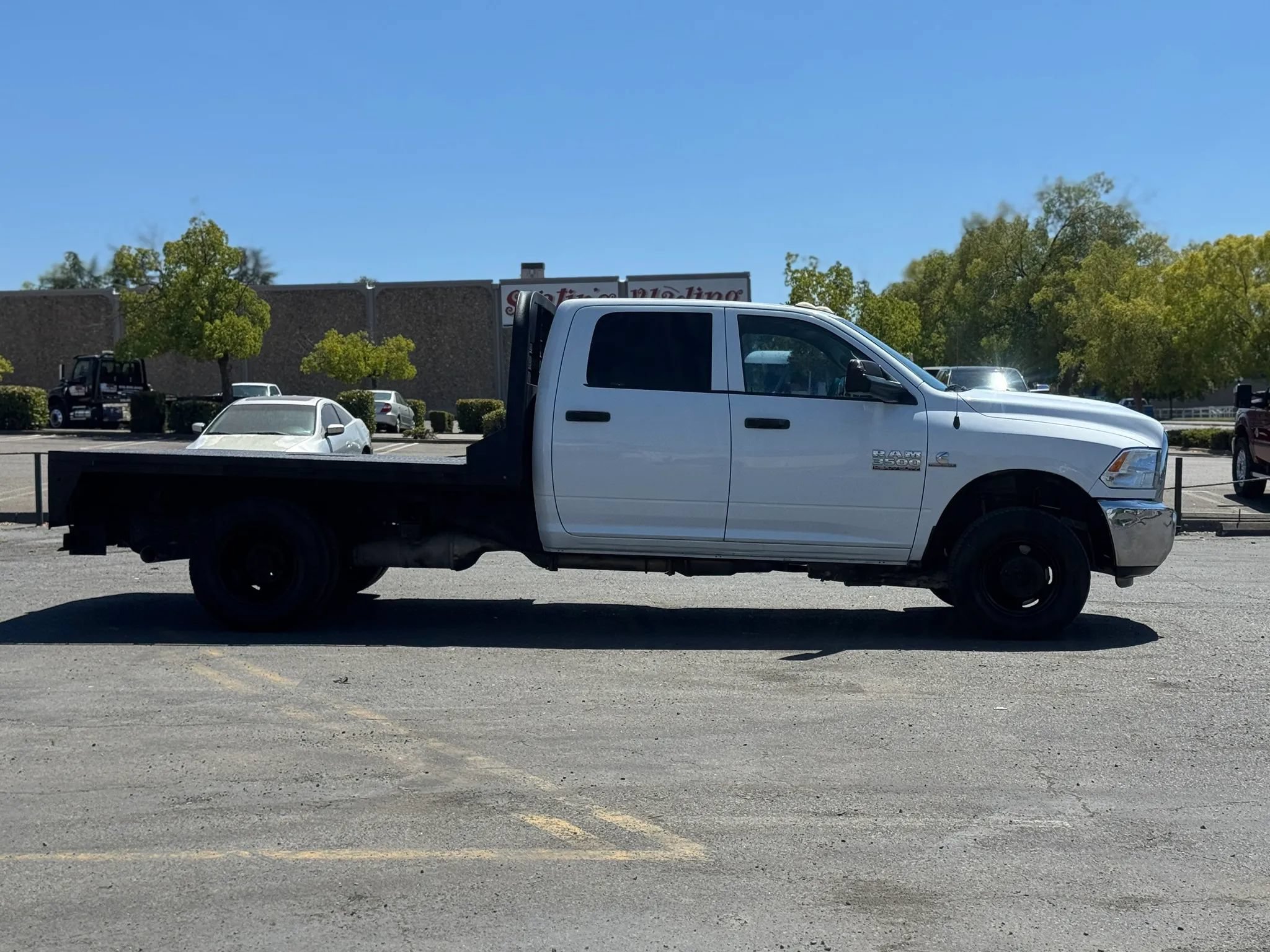 Used 2017 RAM 3500 Tradesman w/ Chrome Appearance Group AWD/4WD image 4