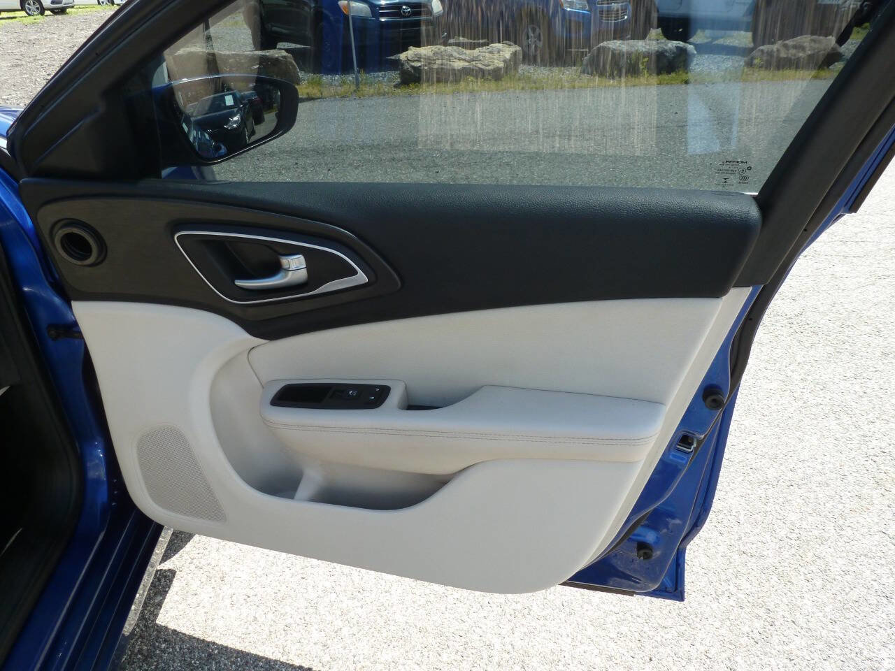 Used 2015 Chrysler 200 Limited FWD image 25