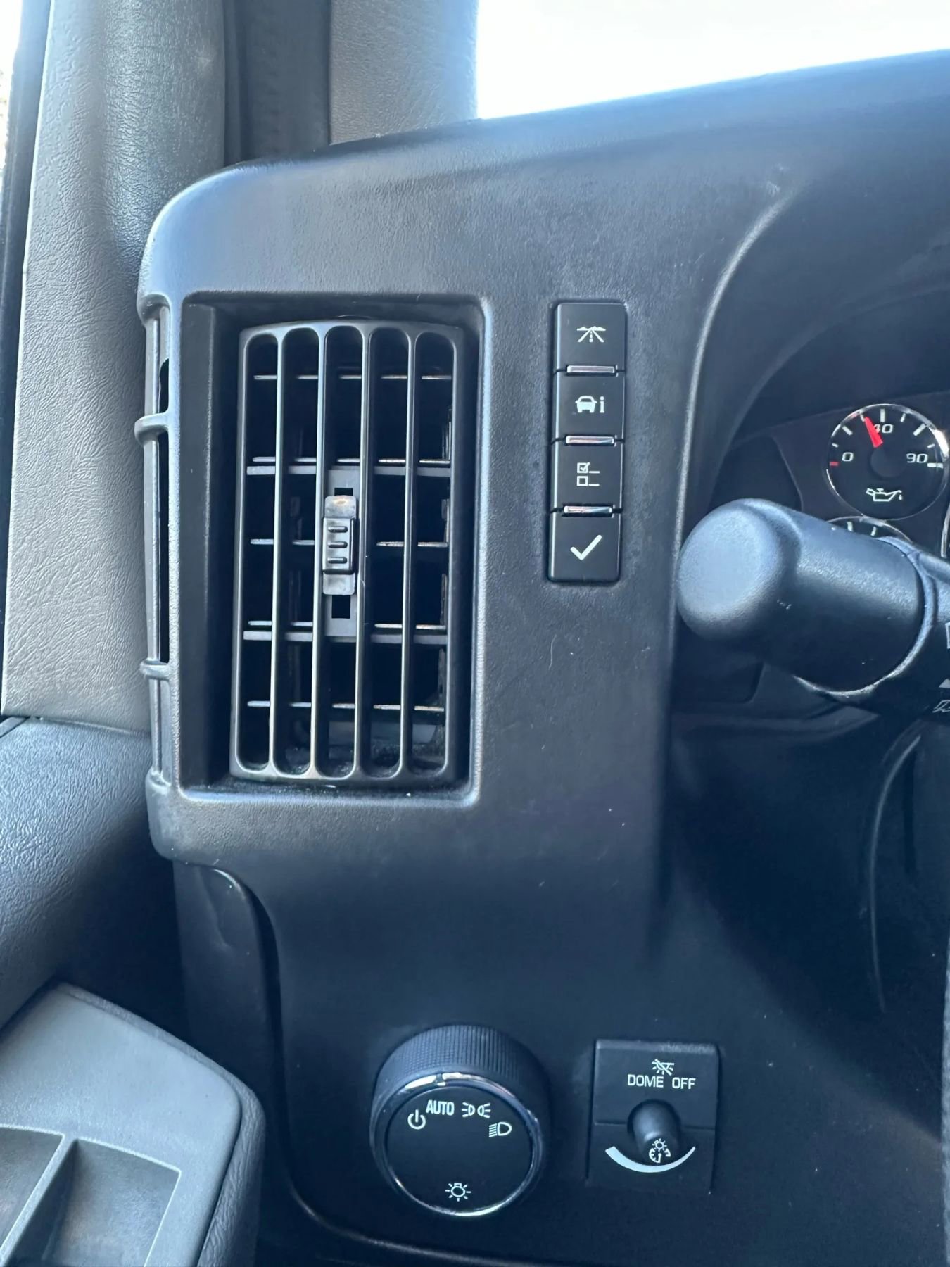 Used 2015 Chevrolet Express 3500 image 20