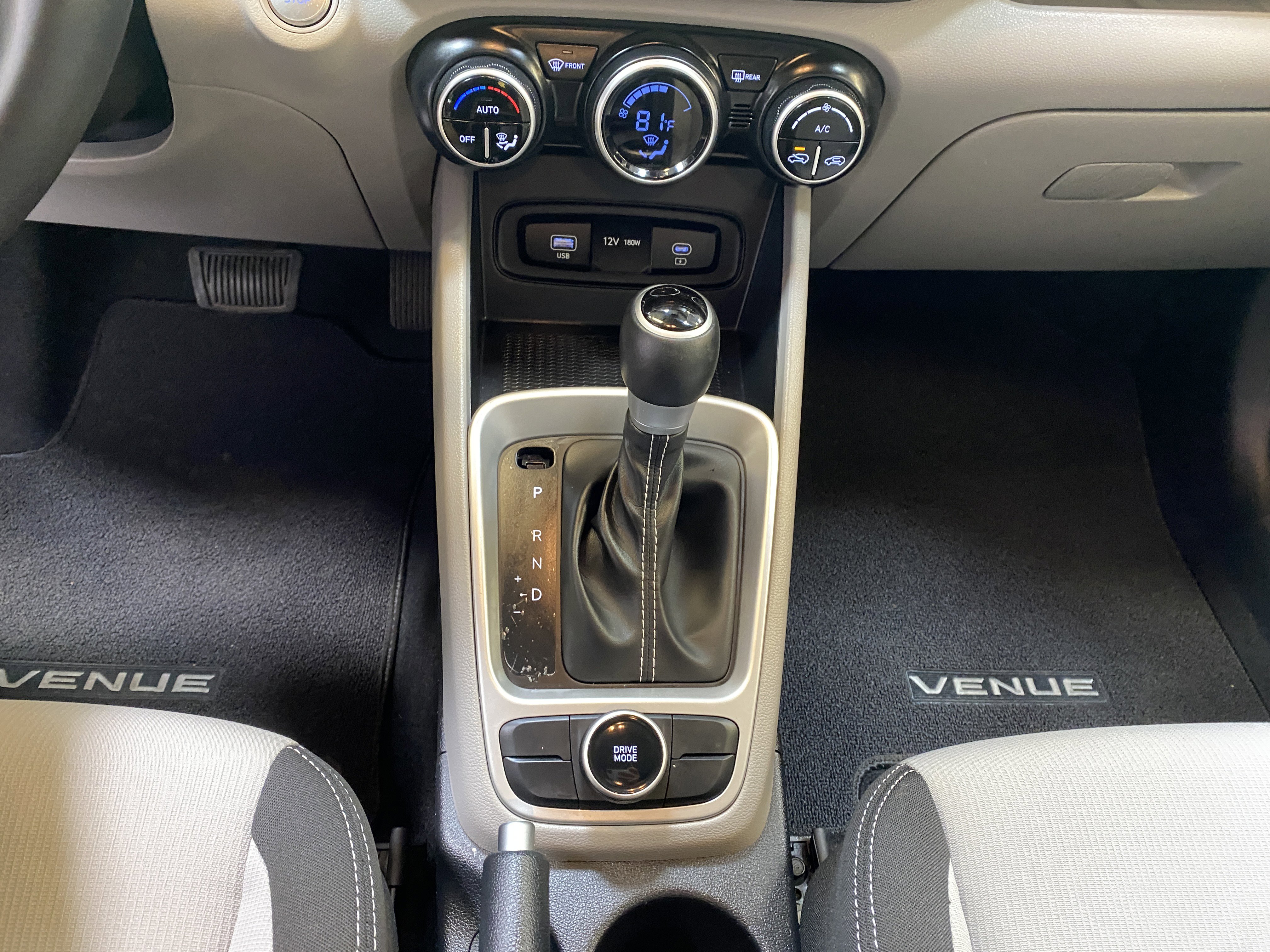 Used 2024 Hyundai Venue SEL image 41