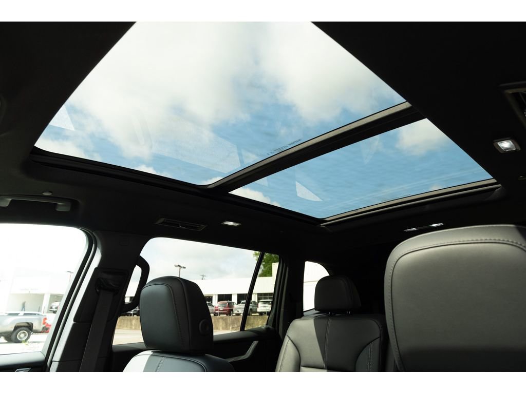 New 2026 GMC Acadia Elevation w/ Elevation Premium Package FWD image 17