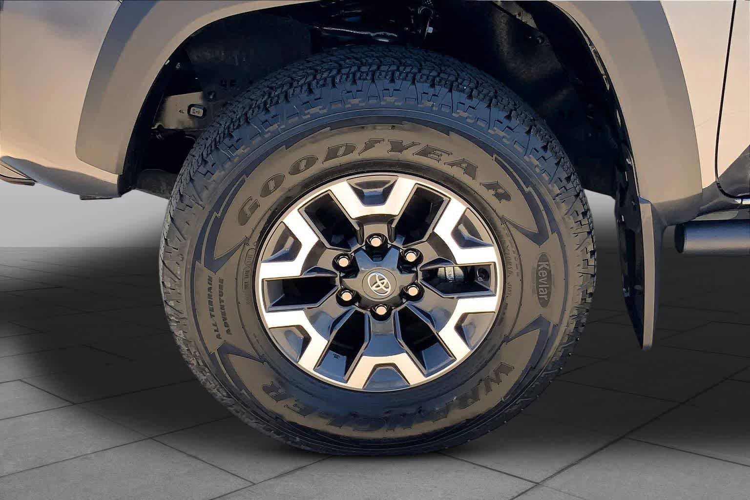 Used 2021 Toyota Tacoma TRD Off-Road AWD/4WD image 11