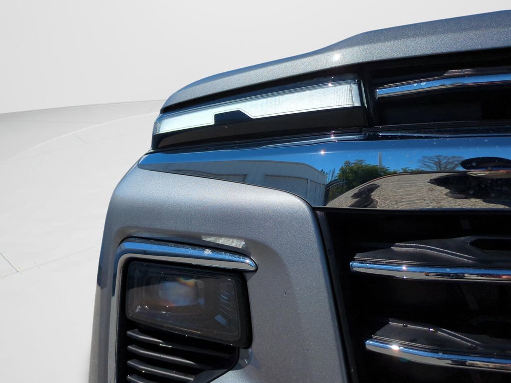 Used 2025 Chevrolet Traverse LT image 9