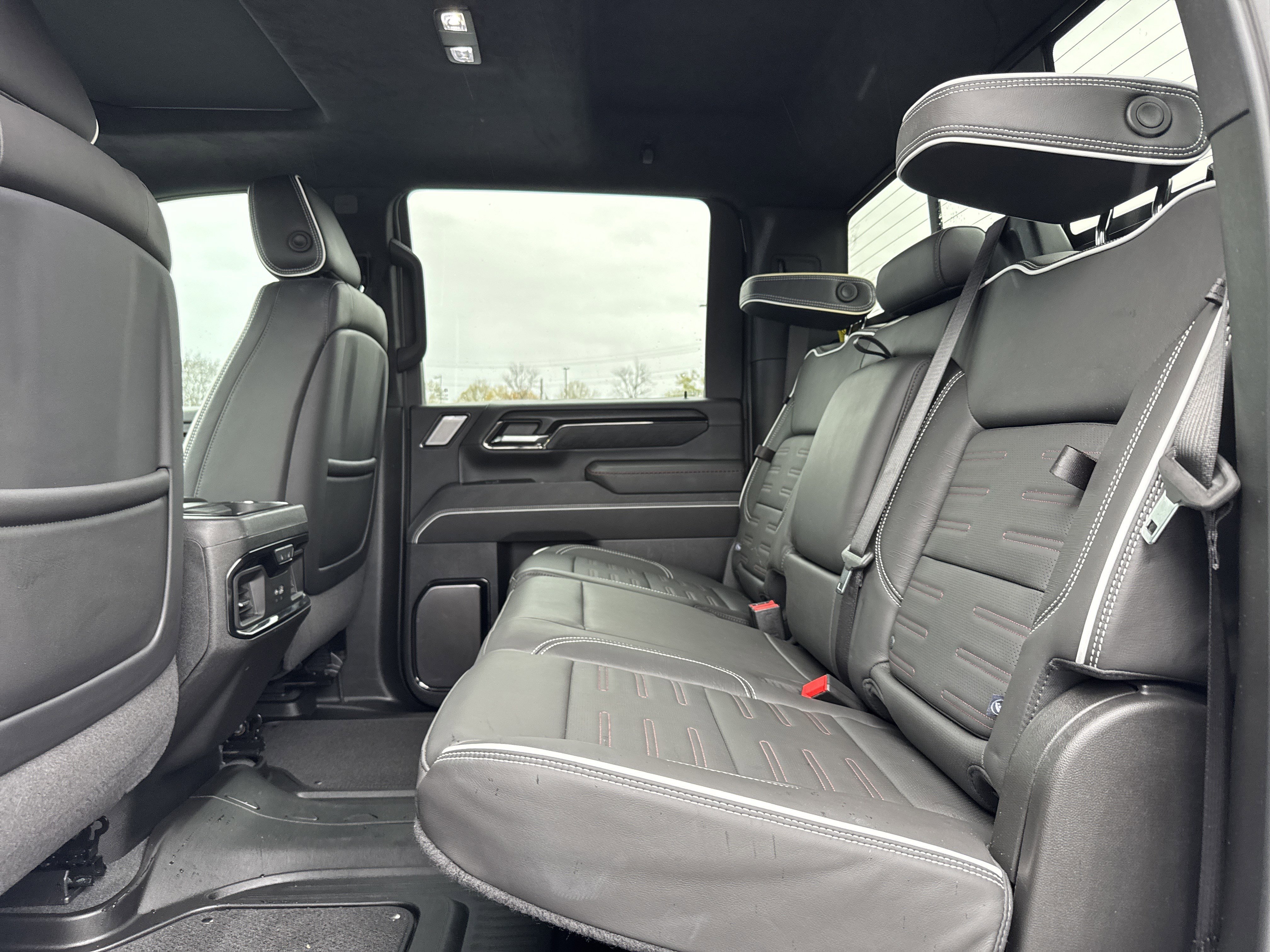 Used 2024 GMC Sierra 2500 AT4X image 31