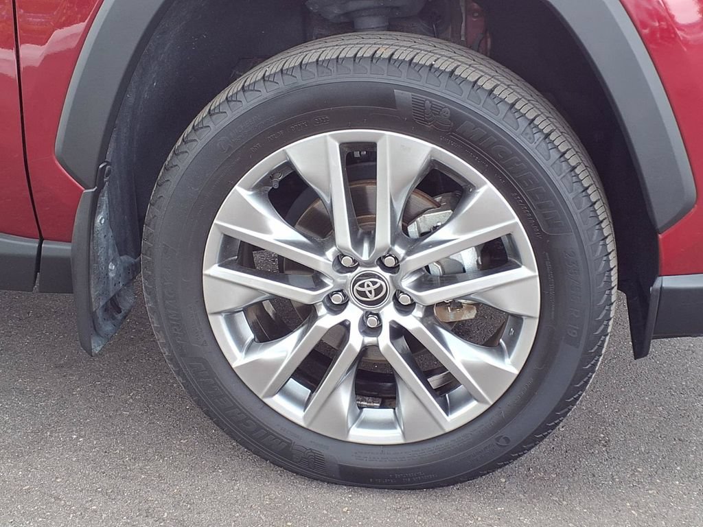 Used 2023 Toyota RAV4 XLE Premium AWD/4WD image 11