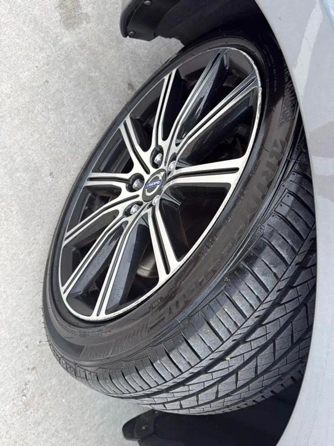 Used 2017 Volvo S60 T5 Inscription Platinum FWD image 2