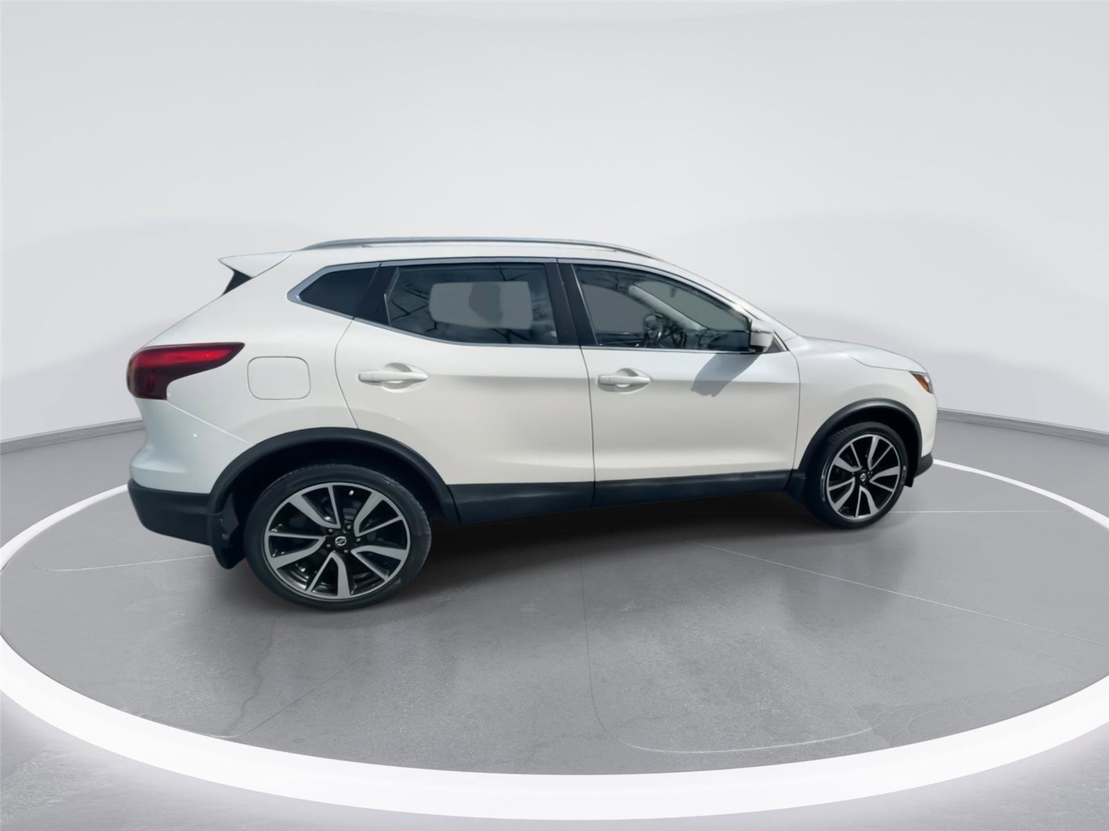 Used 2018 Nissan Rogue Sport SL w/ SL Premium Package image 8