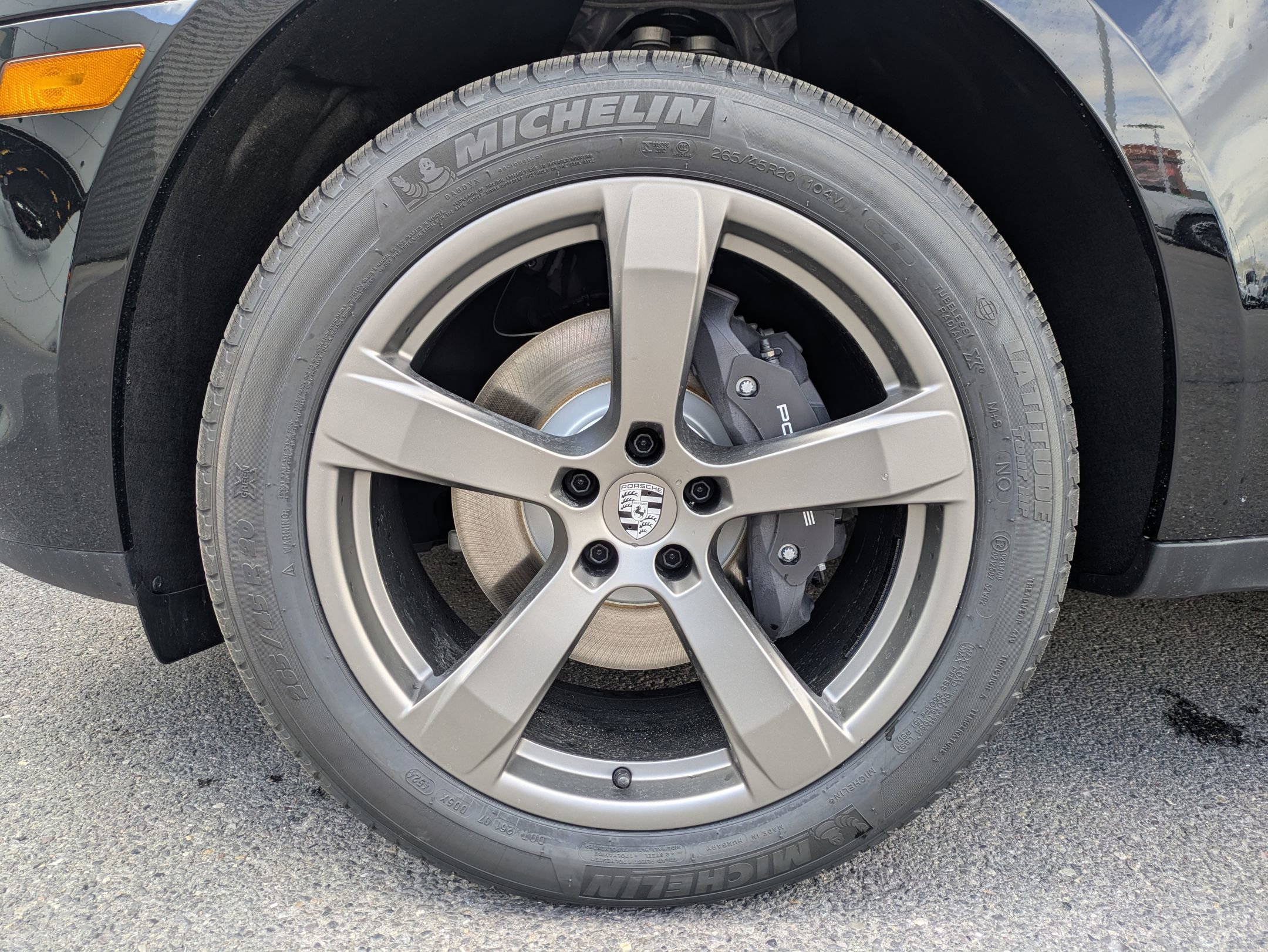 Certified 2025 Porsche Macan image 30