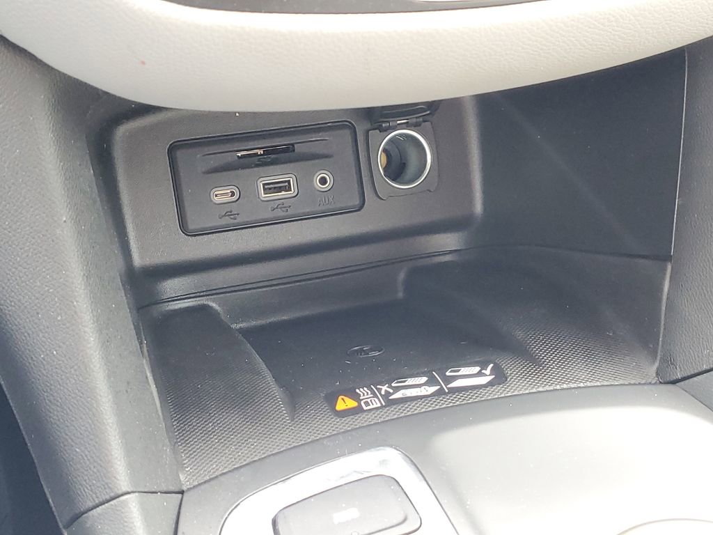 Used 2020 Chevrolet Equinox Premier w/ LPO, Floor Liner Package AWD/4WD image 16