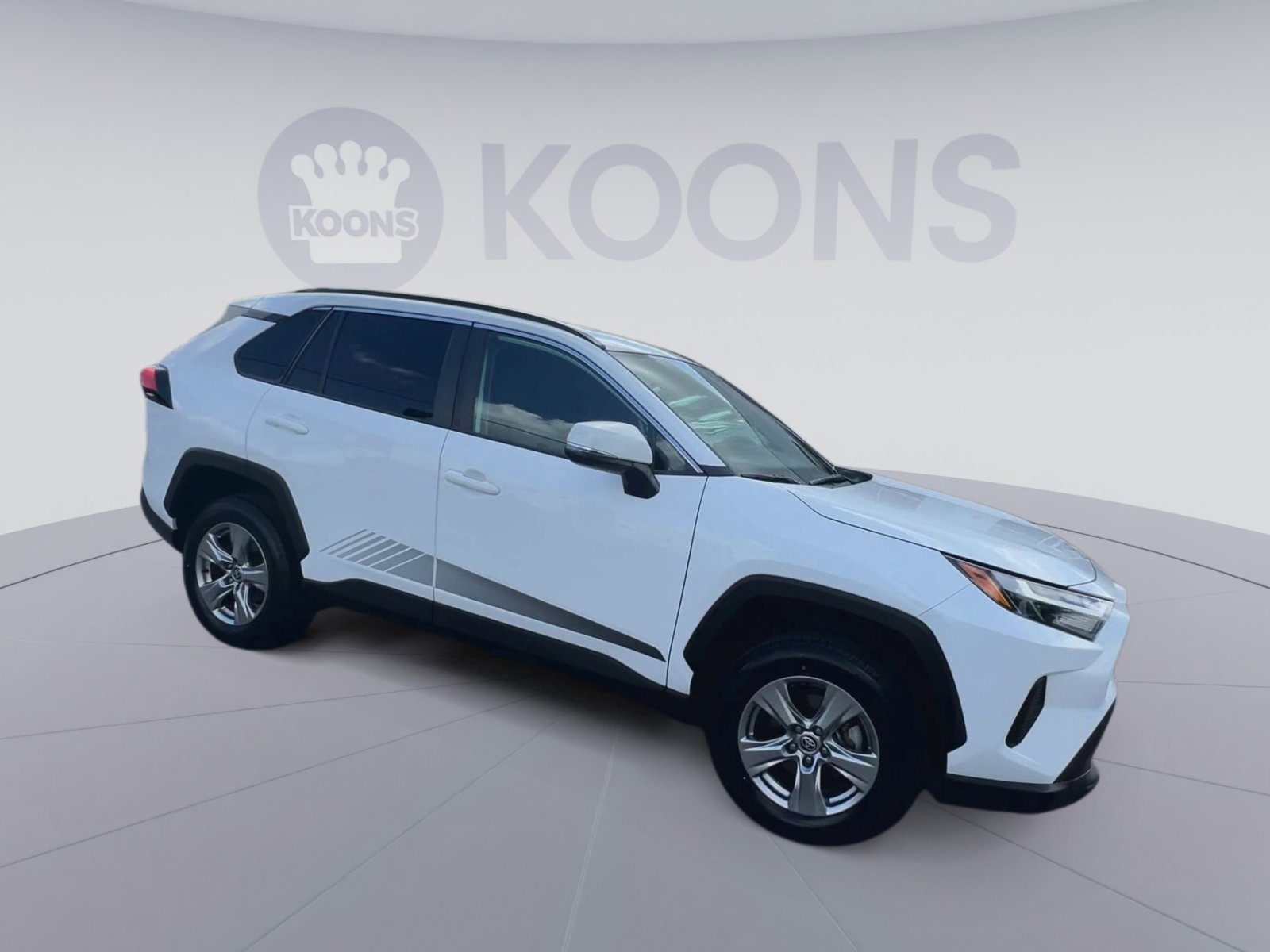 Used 2022 Toyota RAV4 XLE AWD/4WD image 2