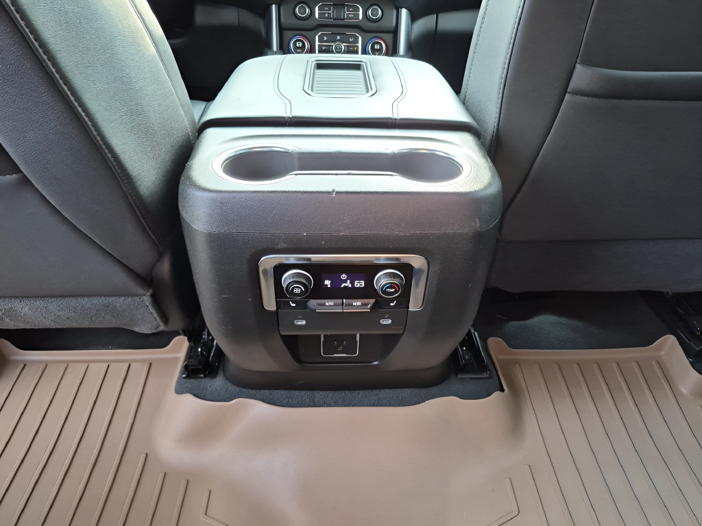 Used 2023 Chevrolet Tahoe Z71 w/ Luxury Package AWD/4WD image 30