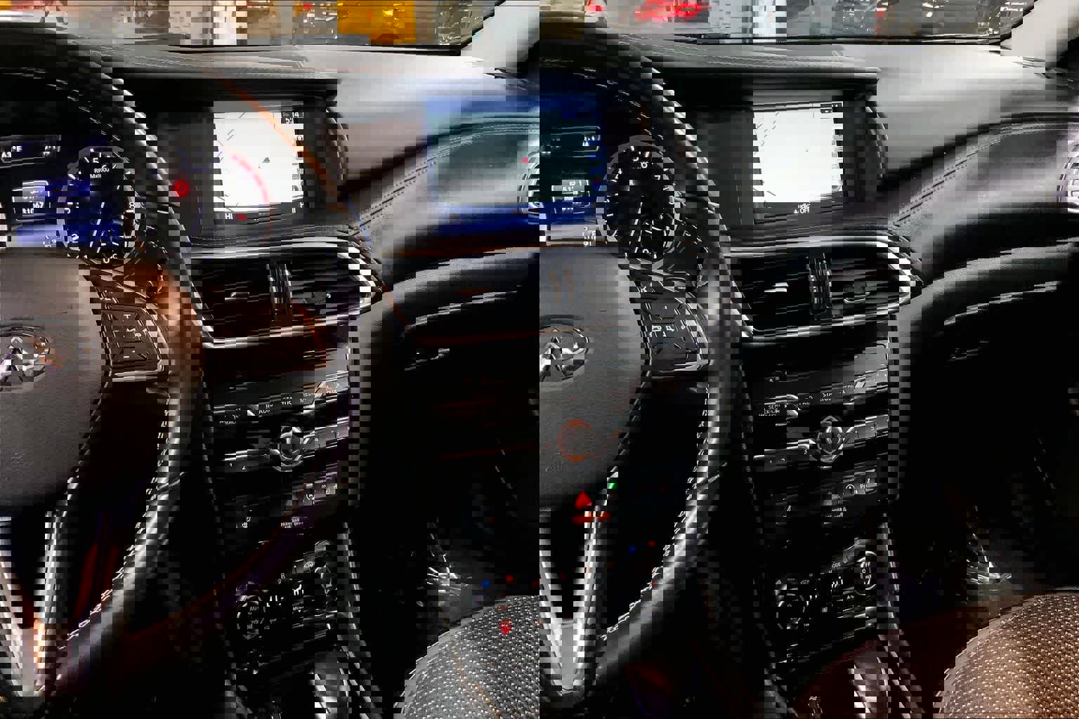 Used 2019 INFINITI QX30 LUXE w/ Navigation Package image 7