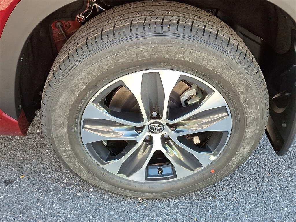 New 2025 Toyota Highlander XLE image 5