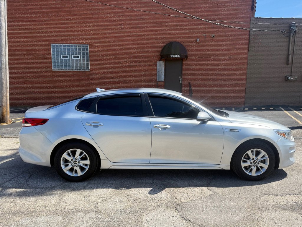 Used 2018 Kia Optima LX image 2