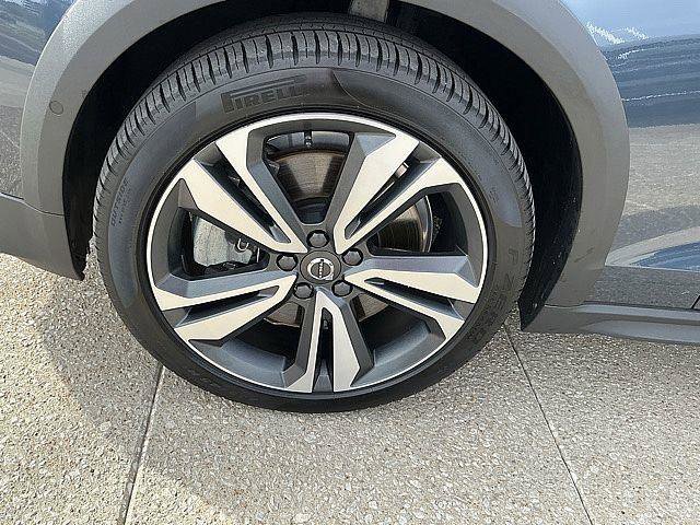 Certified 2024 Volvo V60 B5 Cross Country Plus w/ Protection Package Premier AWD/4WD image 13