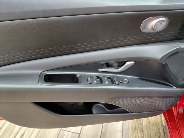 Used 2022 Hyundai Elantra SE image 34