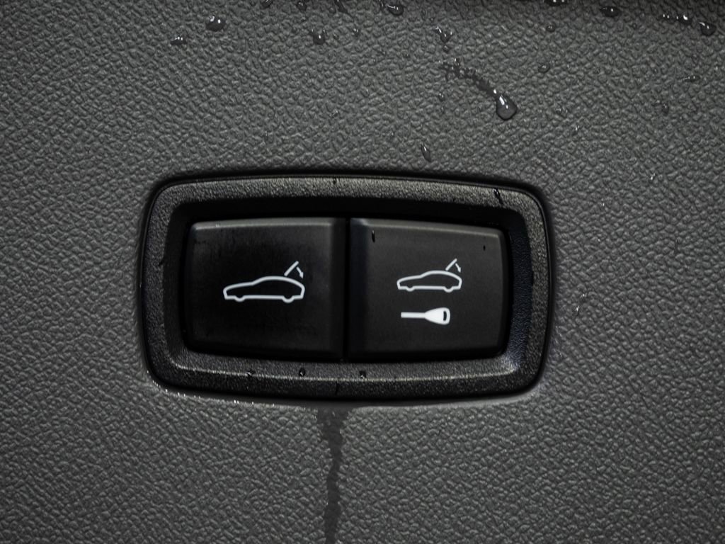 Used 2021 Porsche Cayenne Coupe image 32