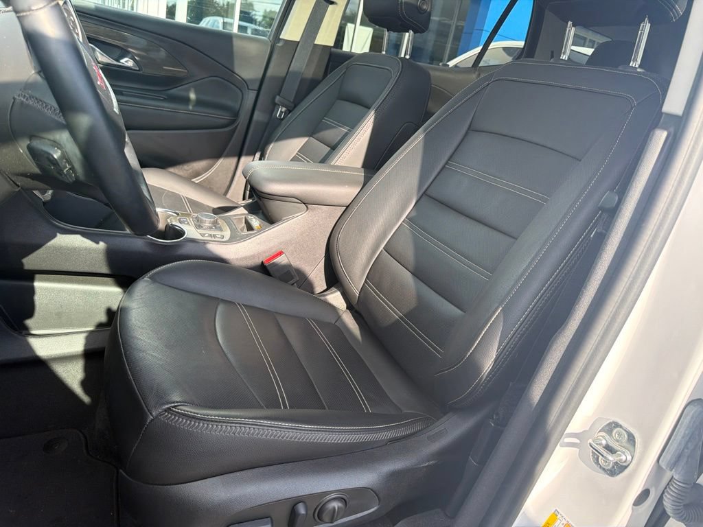 Used 2024 GMC Terrain Denali w/ Denali Premium Package AWD/4WD image 10