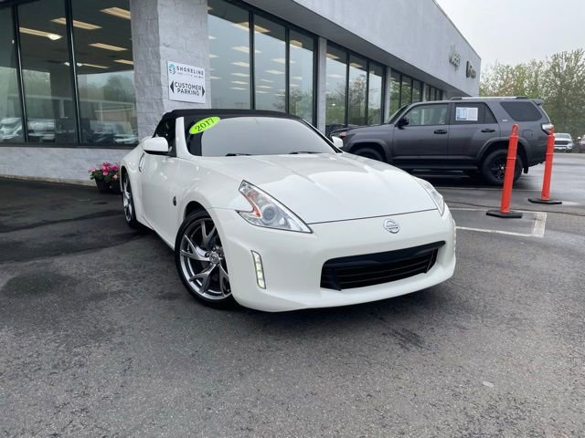 Used 2017 Nissan 370Z Touring Sport RWD image 5